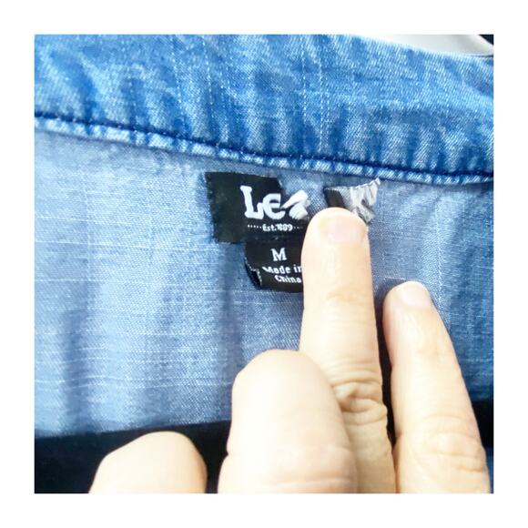 2/$30 Lee Chambray Babydoll Peplum Top Size M Women Blue V-Neck Tencel Blouse - Picture 6 of 10